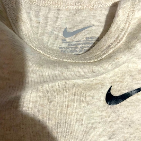 🏉 Nike Baby Onesie - Beige/Cream 🏉 - Picture 3 of 3